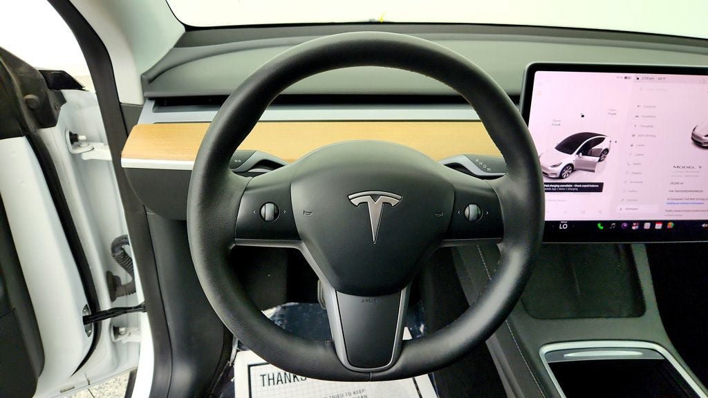 Used 2023 Tesla Model Y Long Range AWD/4WD image 13
