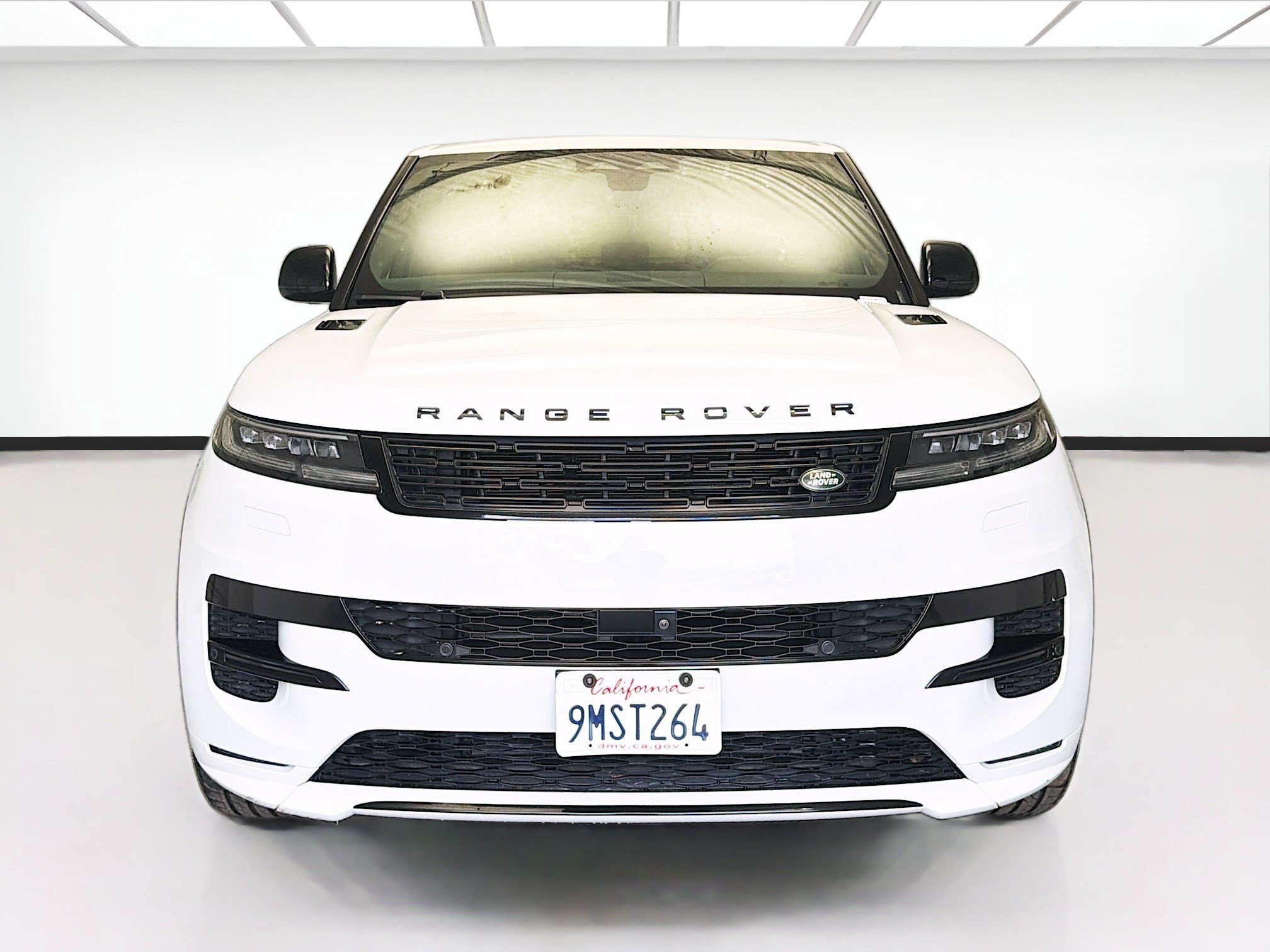Used 2024 Land Rover Range Rover Sport Dynamic SE AWD/4WD image 2