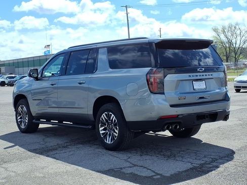 Used 2025 Chevrolet Suburban Z71 image 5