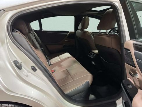 Used 2025 Lexus ES 300h Ultra Luxury w/ Accessory Package (Z2) FWD image 30