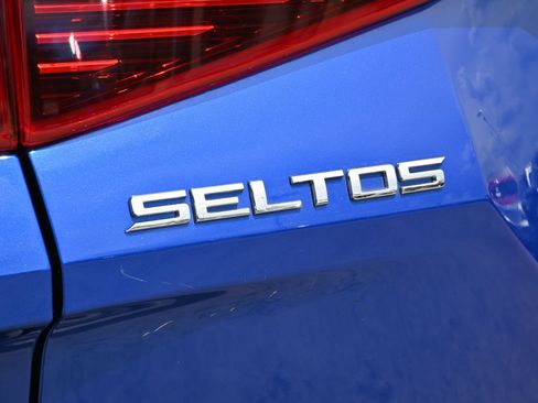 Used 2021 Kia Seltos SX w/ SX Sunroof Package AWD/4WD image 20