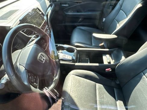 Used 2022 Honda Pilot Touring image 5