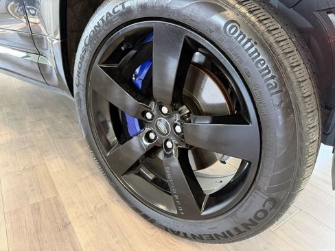 Used 2024 Land Rover Defender 110 X-Dynamic SE image 9