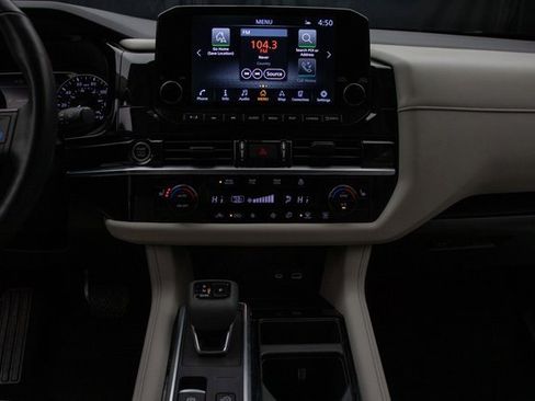 Used 2024 Nissan Pathfinder SL w/ Black Appearance Package image 26