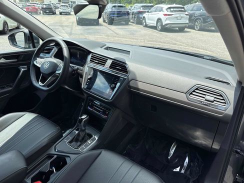 Used 2023 Volkswagen Tiguan SE FWD image 27