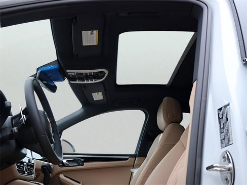 New 2026 Porsche Macan image 37