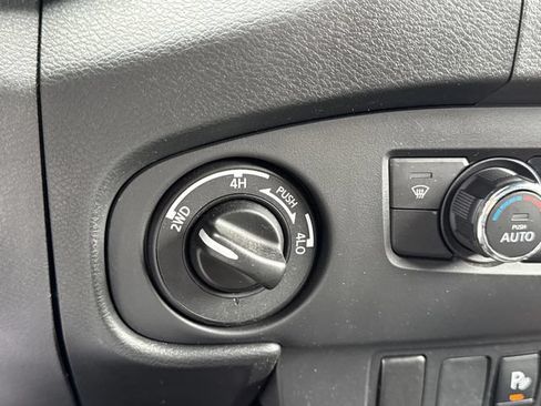 Used 2023 Nissan Frontier PRO-4X w/ Technology Package AWD/4WD image 32