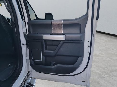 Used 2018 Ford F250 Lariat w/ Chrome Package image 29