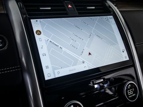 Used 2025 Land Rover Discovery Dynamic SE image 35