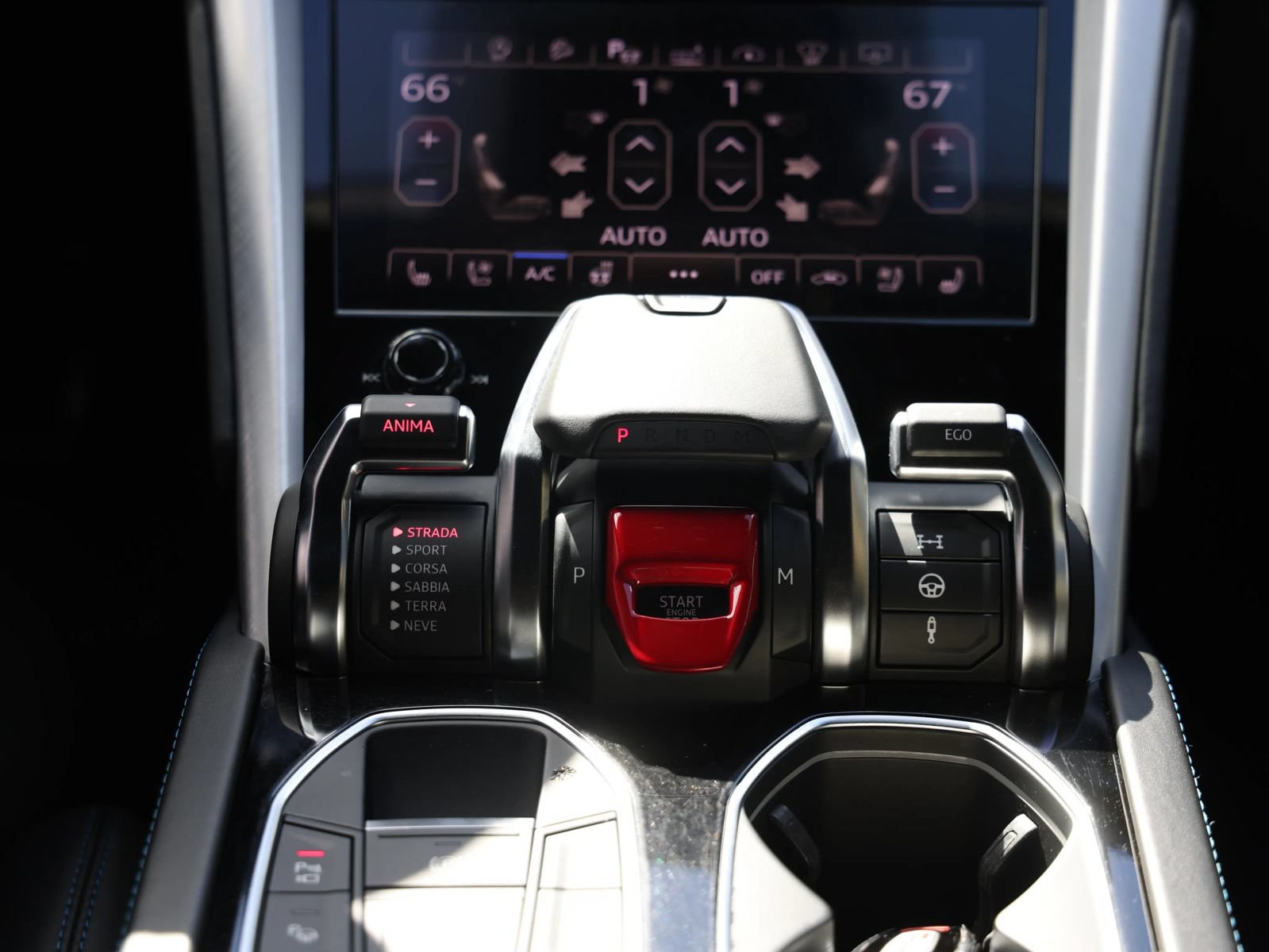 Used 2021 Lamborghini Urus AWD/4WD image 30