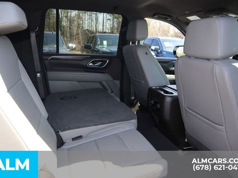 Used 2024 Chevrolet Suburban LT RWD image 25