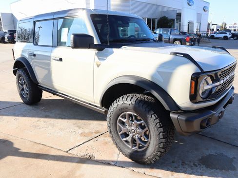 New 2025 Ford Bronco Badlands image 1