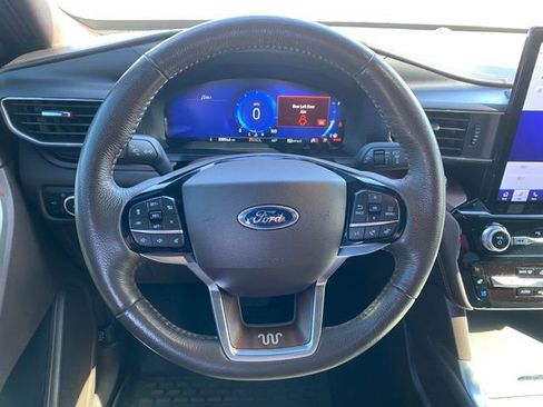 Used 2024 Ford Explorer King Ranch image 14