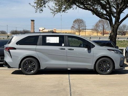 New 2026 Toyota Sienna XSE image 3