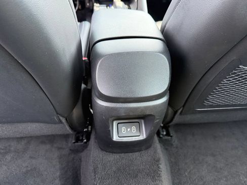 Used 2024 Hyundai Elantra Limited FWD image 17