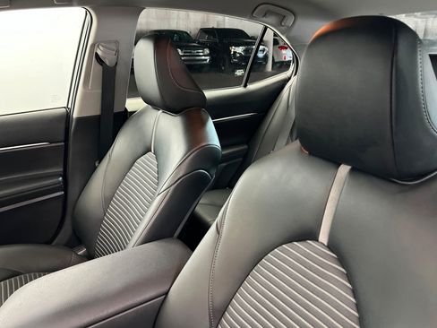 Used 2022 Toyota Camry SE FWD image 17