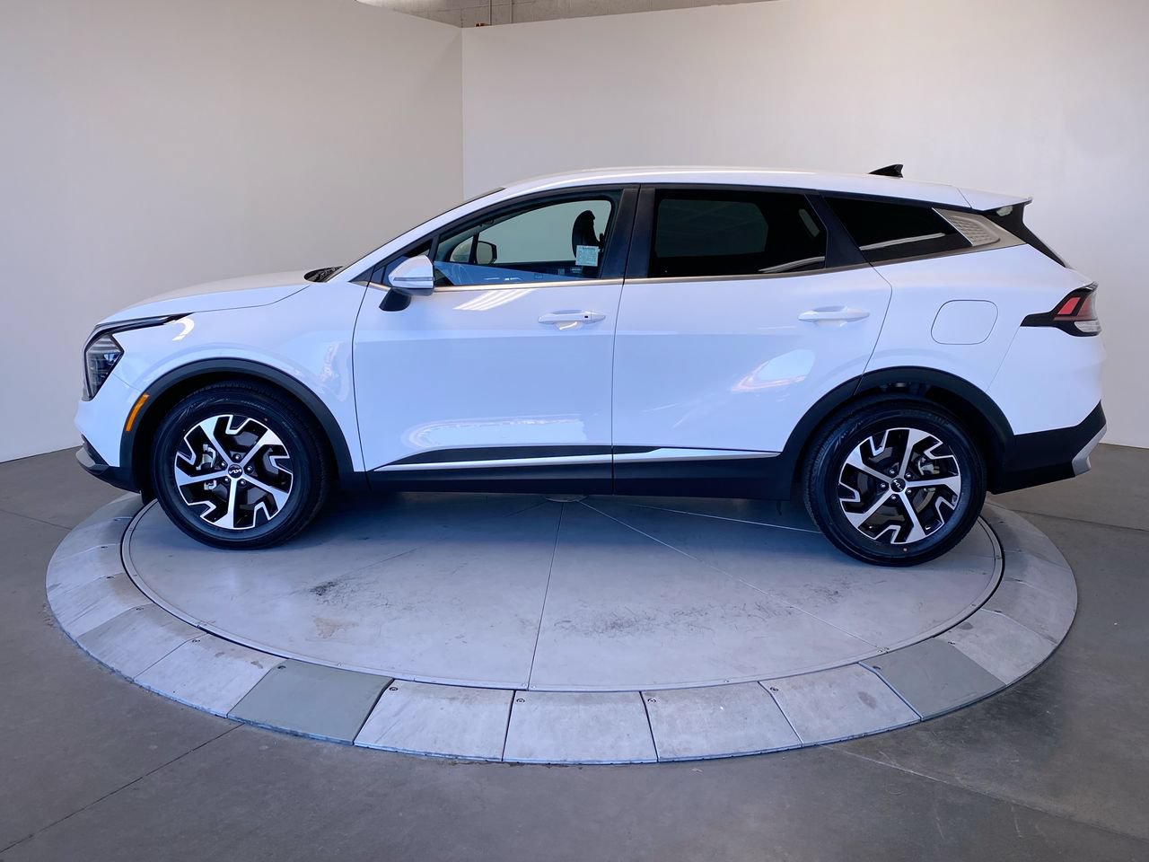 Certified 2025 Kia Sportage EX FWD image 2