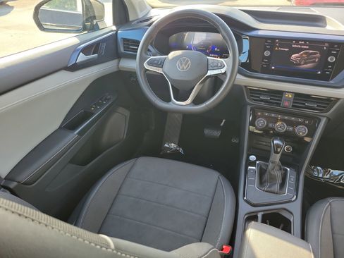 Used 2024 Volkswagen Taos SE image 8