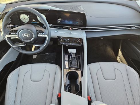 New 2025 Hyundai Elantra Limited image 27