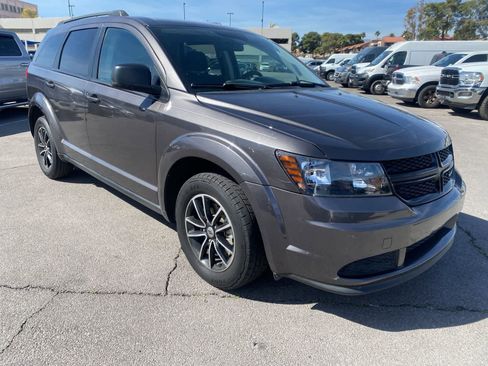 Used 2018 Dodge Journey SE w/ Connectivity Group image 3
