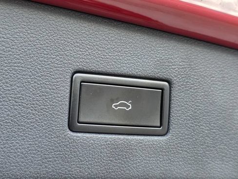 Used 2018 Volkswagen Tiguan SEL FWD image 14