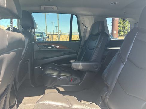 Used 2018 Cadillac Escalade 2WD image 20