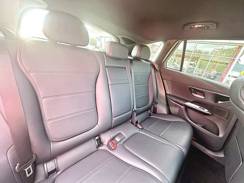 Used 2023 Mercedes-Benz GLC 300 4MATIC image 30