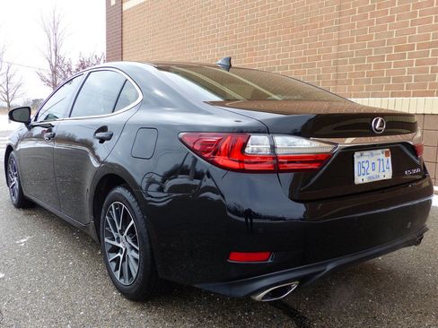 Used 2017 Lexus ES 350 w/ Luxury Package image 7