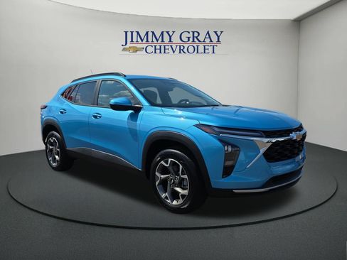 New 2026 Chevrolet Trax LT w/ Driver Confidence Package FWD image 7