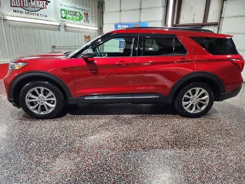 Used 2020 Ford Explorer XLT w/ Equipment Group 202A AWD/4WD image 4