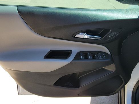 Used 2020 Chevrolet Equinox LS FWD image 9