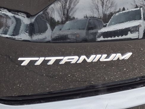 Used 2024 Ford Edge Titanium image 17