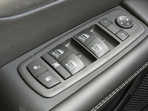 New 2026 Chrysler Pacifica Select FWD image 24