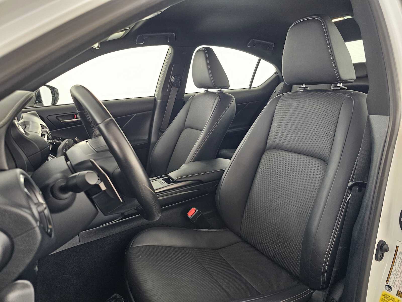Certified 2025 Lexus IS 300 F Sport RWD image 21