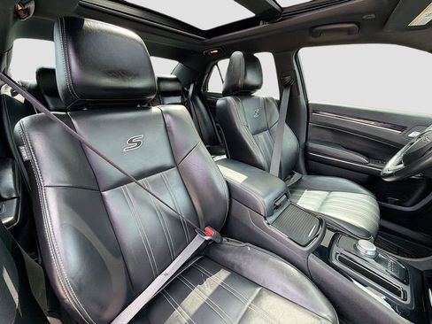 Used 2022 Chrysler 300 S image 30