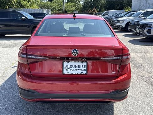Used 2025 Volkswagen Jetta SE w/ Sunroof Package image 6