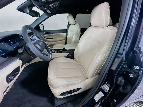 Used 2024 Jeep Grand Cherokee Limited RWD image 21