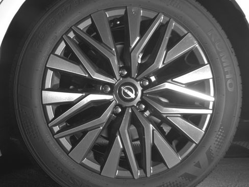 Used 2025 Nissan Altima 2.5 SV FWD image 14