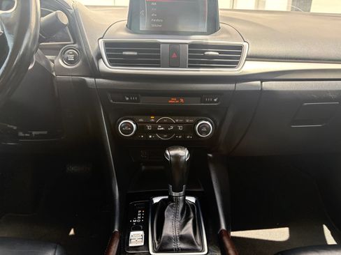Used 2018 MAZDA MAZDA3 Touring FWD image 11
