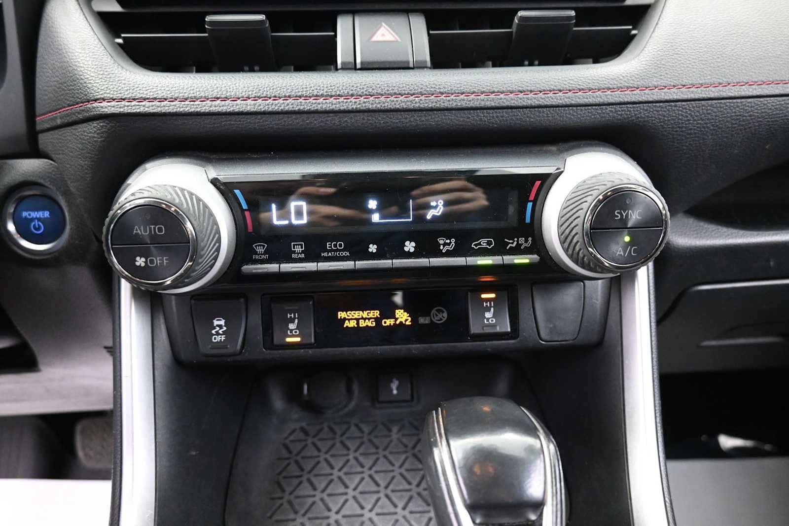 Used 2021 Toyota RAV4 SE w/ Weather & Moonroof Package AWD/4WD image 9