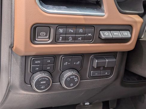Used 2023 Chevrolet Tahoe High Country w/ Advanced Technology Package AWD/4WD image 29