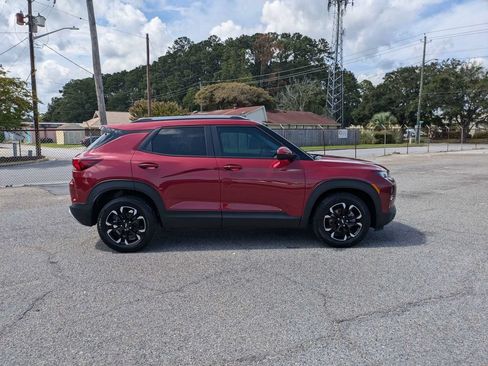 Used 2021 Chevrolet TrailBlazer LT w/ Driver Confidence Package FWD image 3