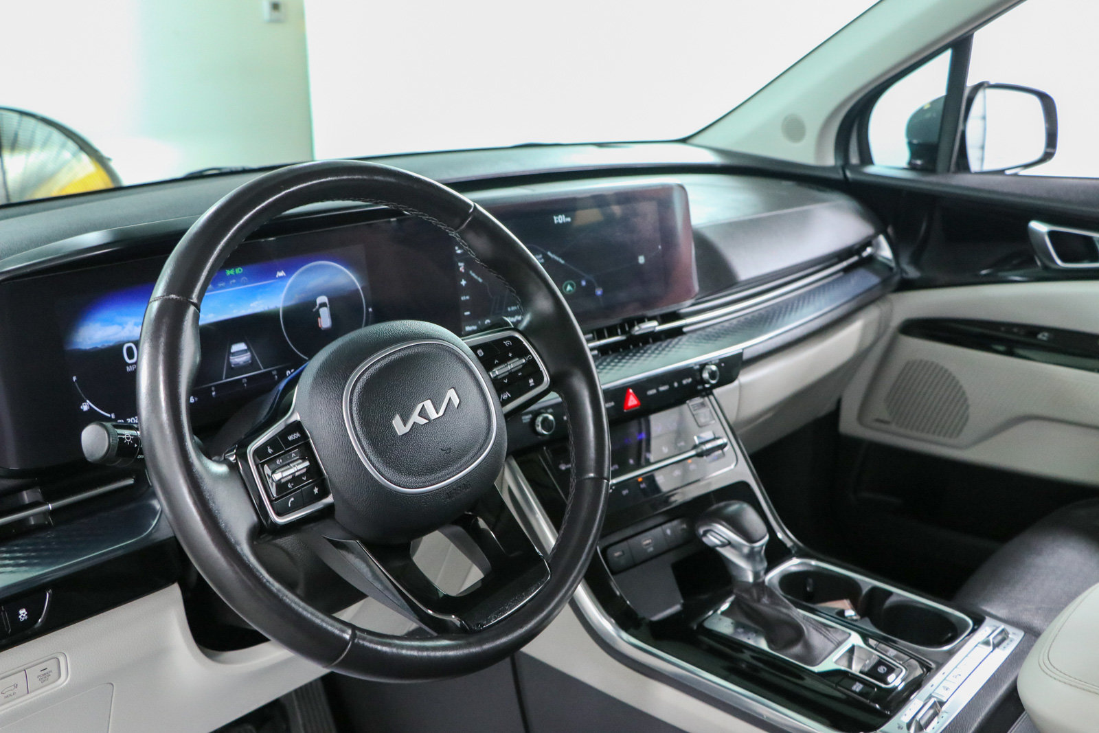 Used 2024 Kia Carnival SX Prestige FWD image 24