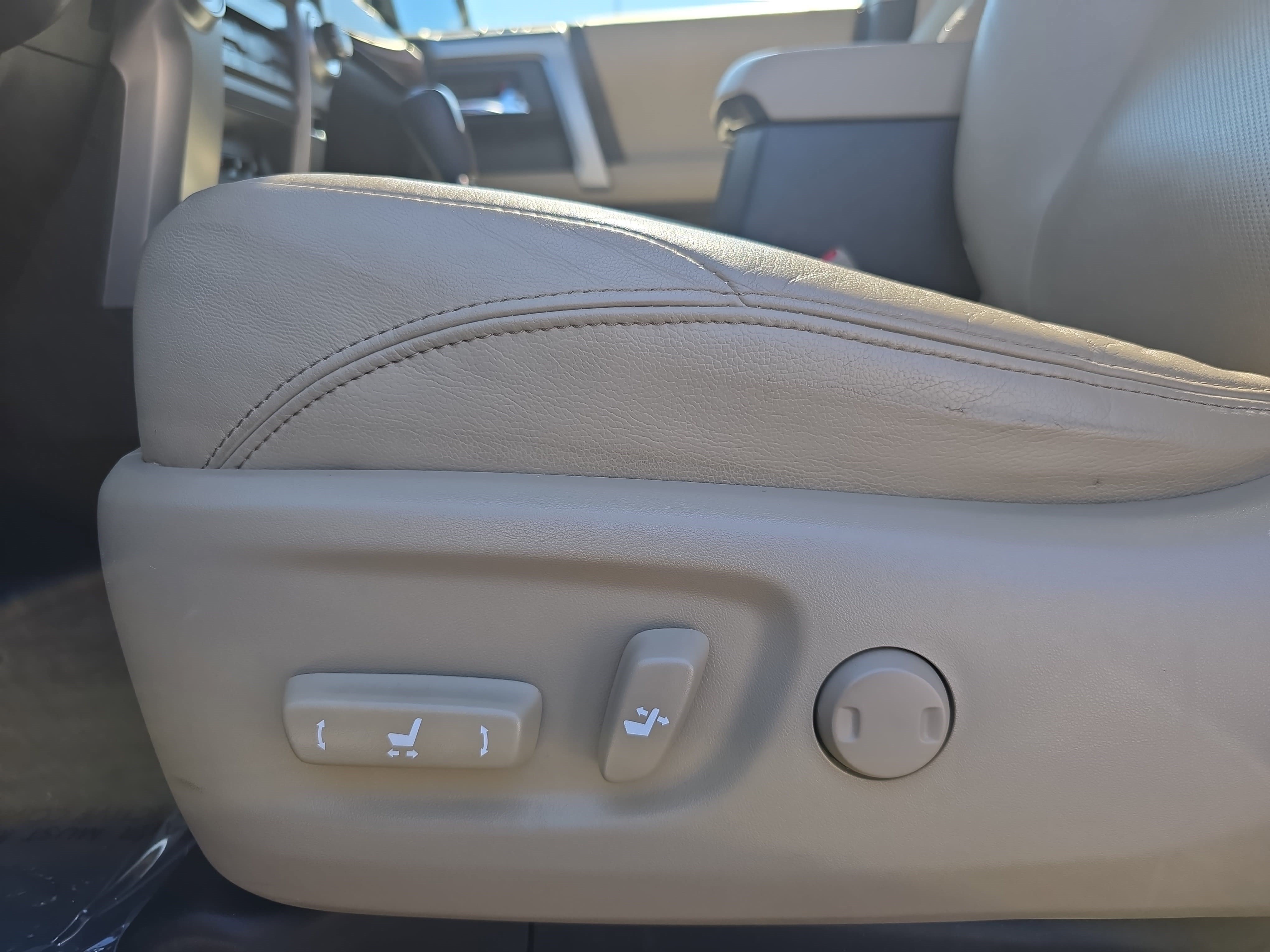Used 2019 Toyota 4Runner Limited AWD/4WD image 29
