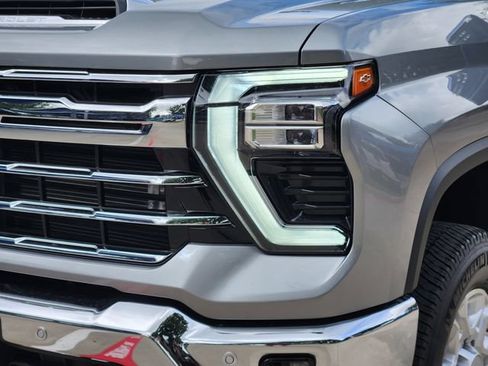 Used 2025 Chevrolet Silverado 2500 LTZ w/ LTZ Convenience Package AWD/4WD image 16