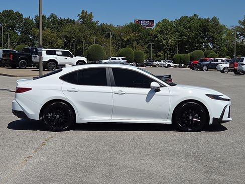 Used 2025 Toyota Camry SE w/ Convenience Package FWD image 6
