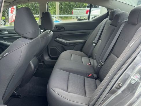 Used 2025 Nissan Altima 2.5 SV FWD image 12