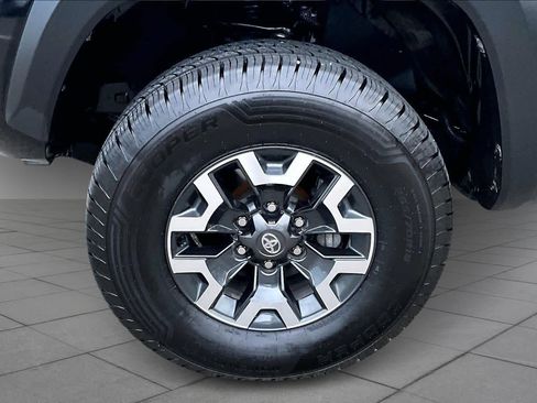 Certified 2022 Toyota Tacoma TRD Off-Road image 10