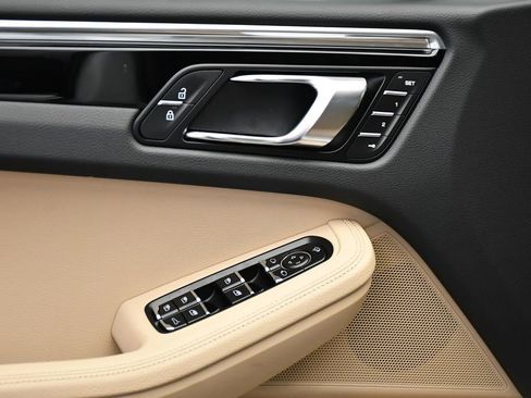 Certified 2025 Porsche Macan Turbo image 35