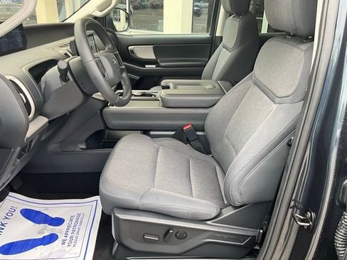 Used 2025 Ford Expedition Active RWD image 4
